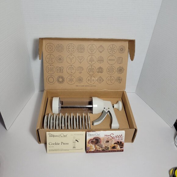 The Pampered Chef Cookie Press with 16 Discs Beige #1525 Christmas Holiday New - Picture 3 of 15